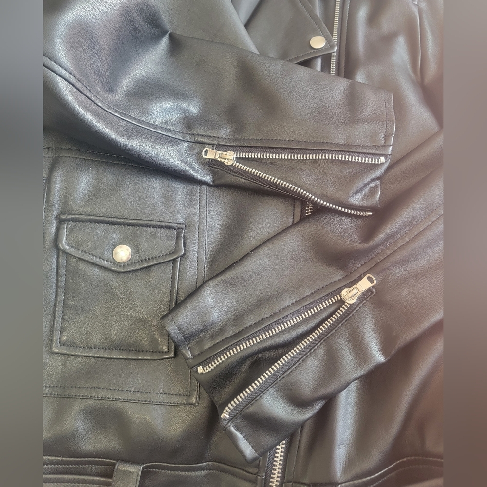 BAR III Black Faux Leather Women's Biker Jacket - Picture 4 of 10